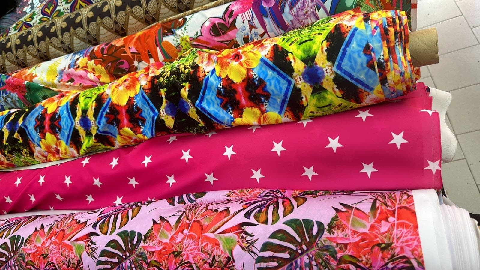 Rollos de lycras estampadas